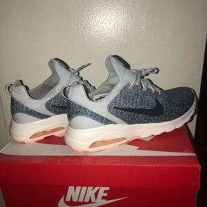 Nike Air Max Motion Racer Snaeakers
